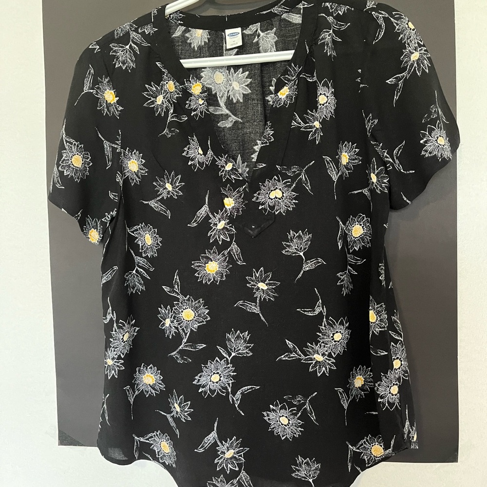 Ladies Old Navy summer blouse
